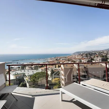 Bellissimo Attico Con Piscina * Sanremo